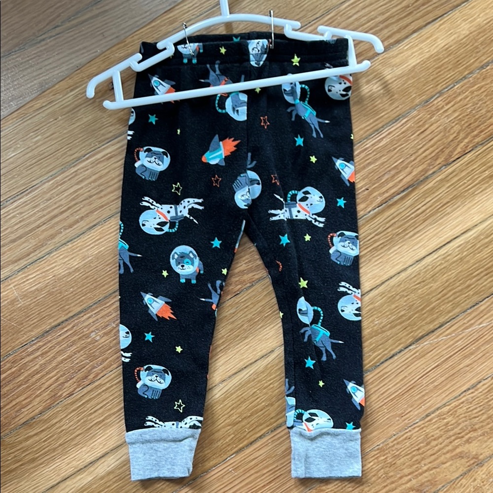 3 for $9 
Great condition Carters fitted pajama pants, size 12M